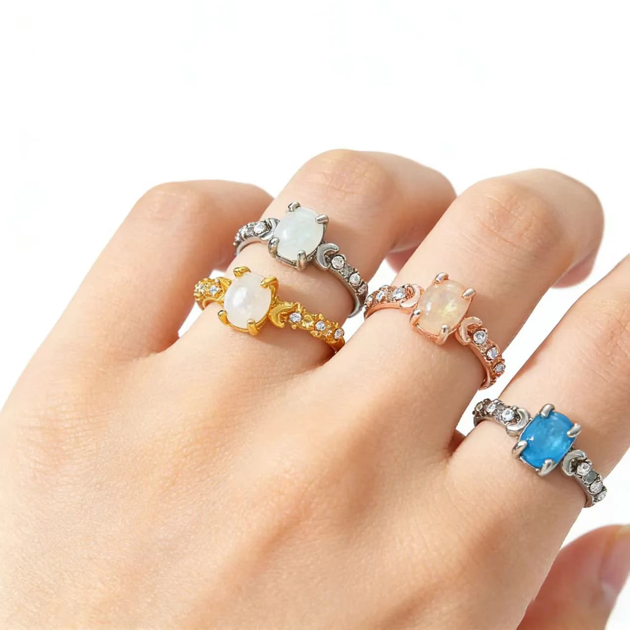 Anello ovale a forma di luna, imitazione Opel, da donna, stile europeo e americano, lusso leggero, con quattro griffe, set di diamanti, ornamento per la mano.