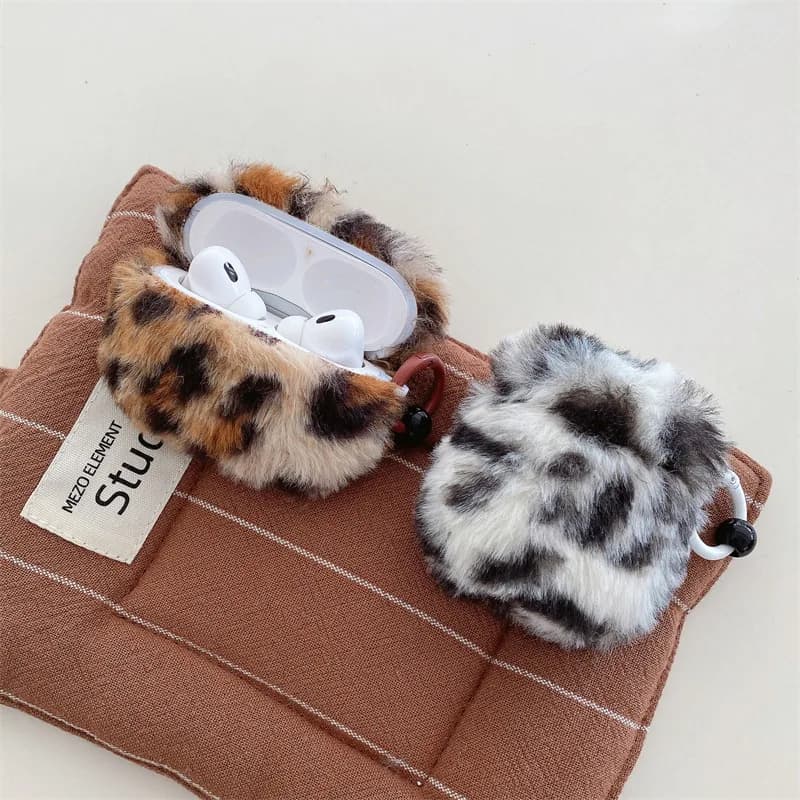 Protective case in TPU shockproof for earphones in cute pink leopard plush for Airpods 4 Custody/Airpods Pro 2 Custody for girls Ladies Lovers