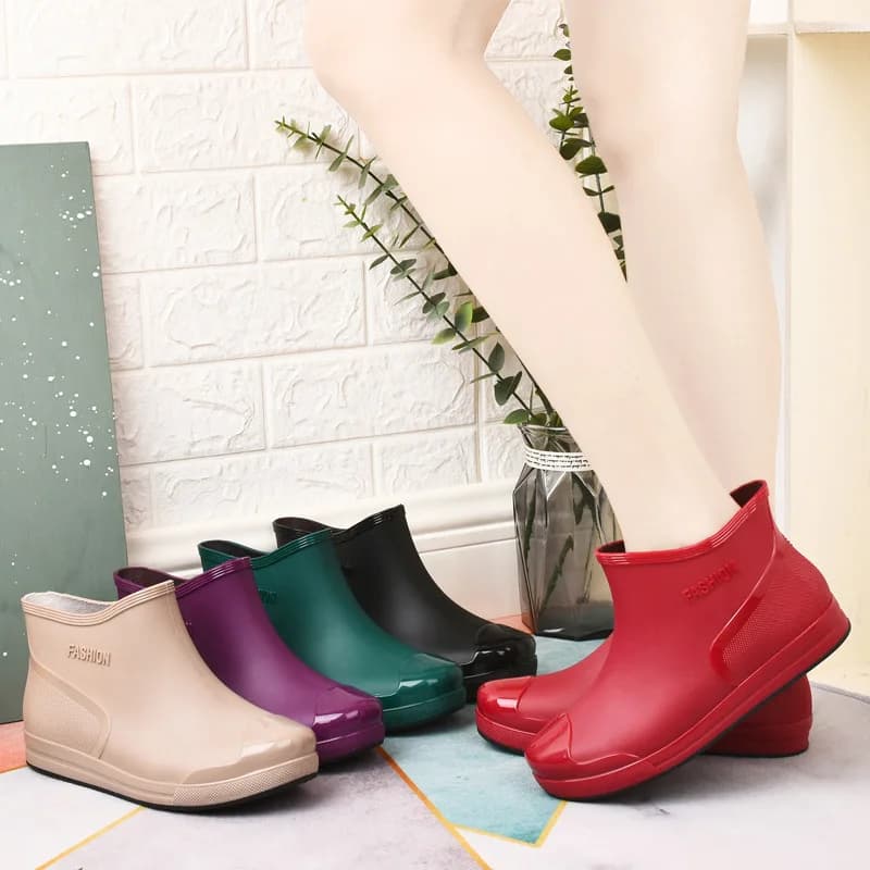 Women's Short Rain Boots Waterproof Warm Slip-Resistant Outdoor Wear EVA Material Spring Autumn Season Fashionable PVC Outer