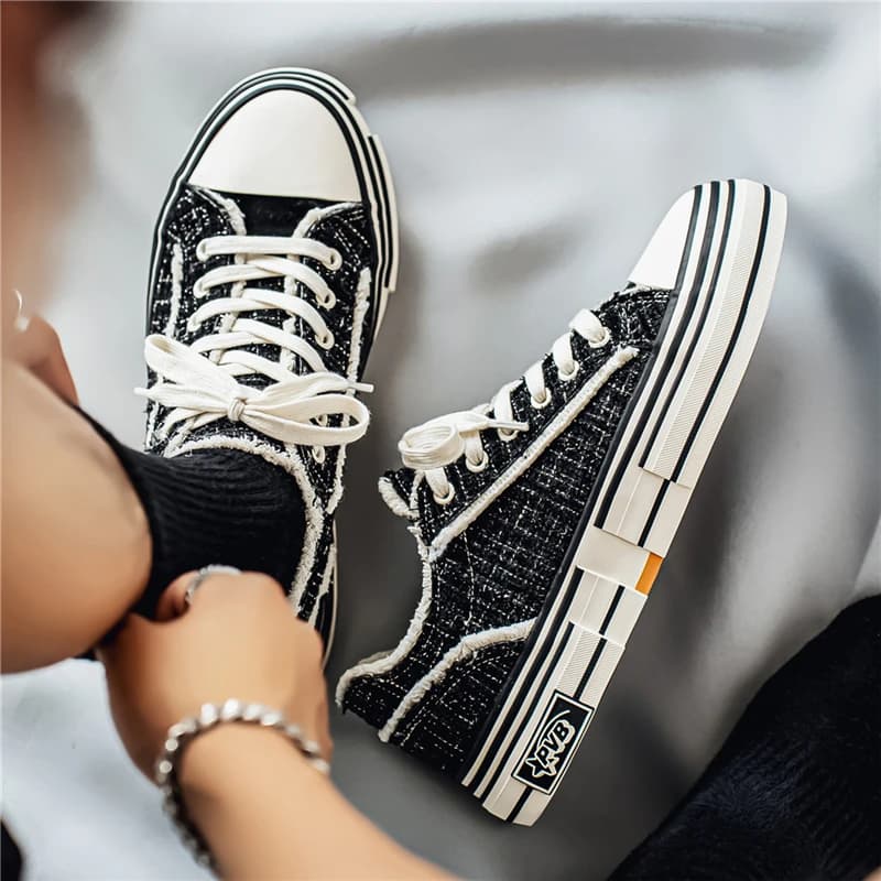Nuove Scarpe Casual da Uomo in Tela, Modello Trendy con Suola Spessa per Aumentare l'Altezza, Scarpe Sportive Comode con Lacci e Taglio Basso