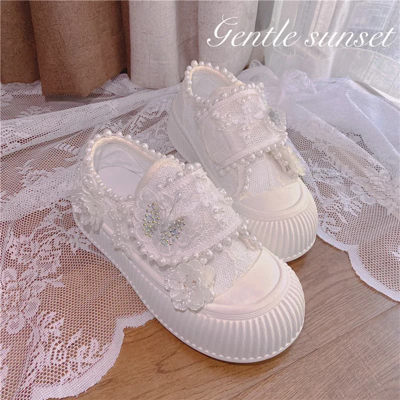 Scarpe da tavolo da donna estive dolci e traspiranti con rialzo Scarpe casual in pizzo bianco Suola morbida Lady Wedding Fashion