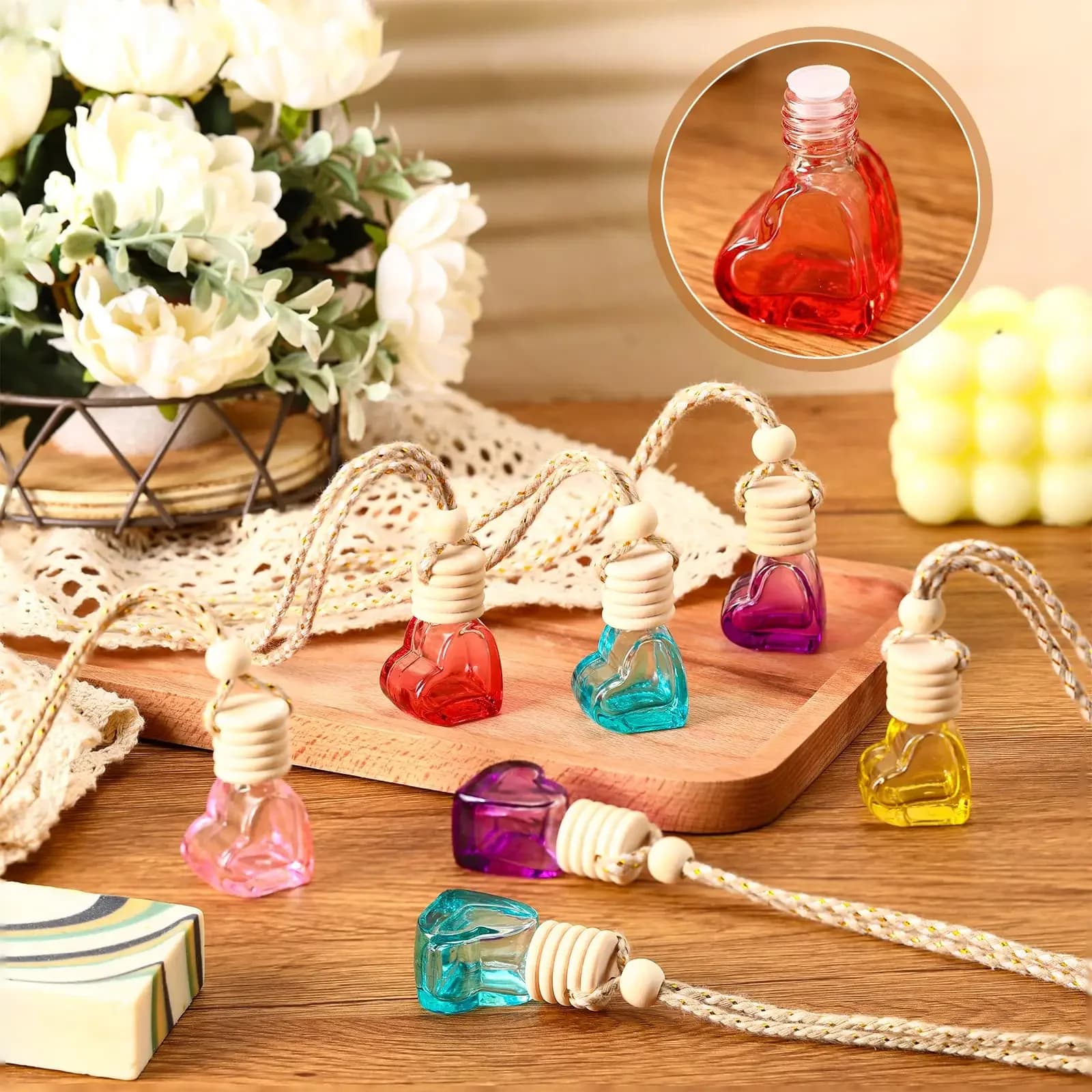 Ornamento per bottiglia di profumo per auto Bottiglie vuote appese Diffusore di olio essenziale a forma di cuore Deodorante per ambienti Profumo Accessorio interno
