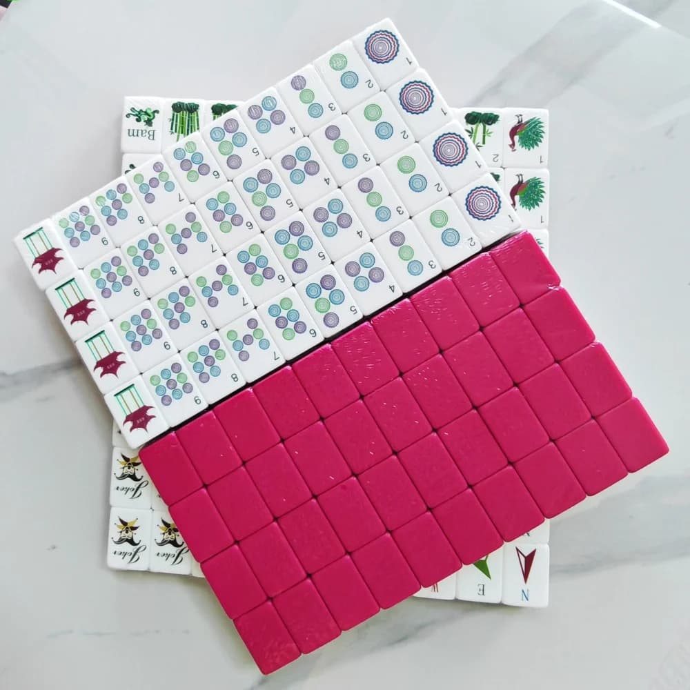 Four Layer Acrylic Rose Red Engraved American Mahjong Set Premium Luxury Mahjong Tiles 160Pcs Home Entertainment Mah Jongg Sets