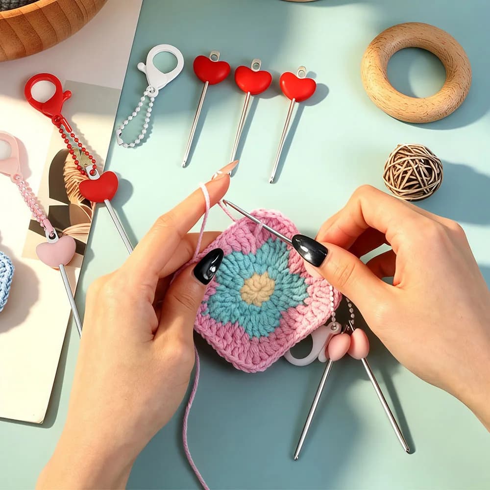 Mini Uncinetti a Forma di Cuore Rosso con Portachiavi, Ferri da Maglia Portatili per Lavori a Maglia Fai-da-Te, Strumenti da Viaggio per Crochet, Regali per Appassionati