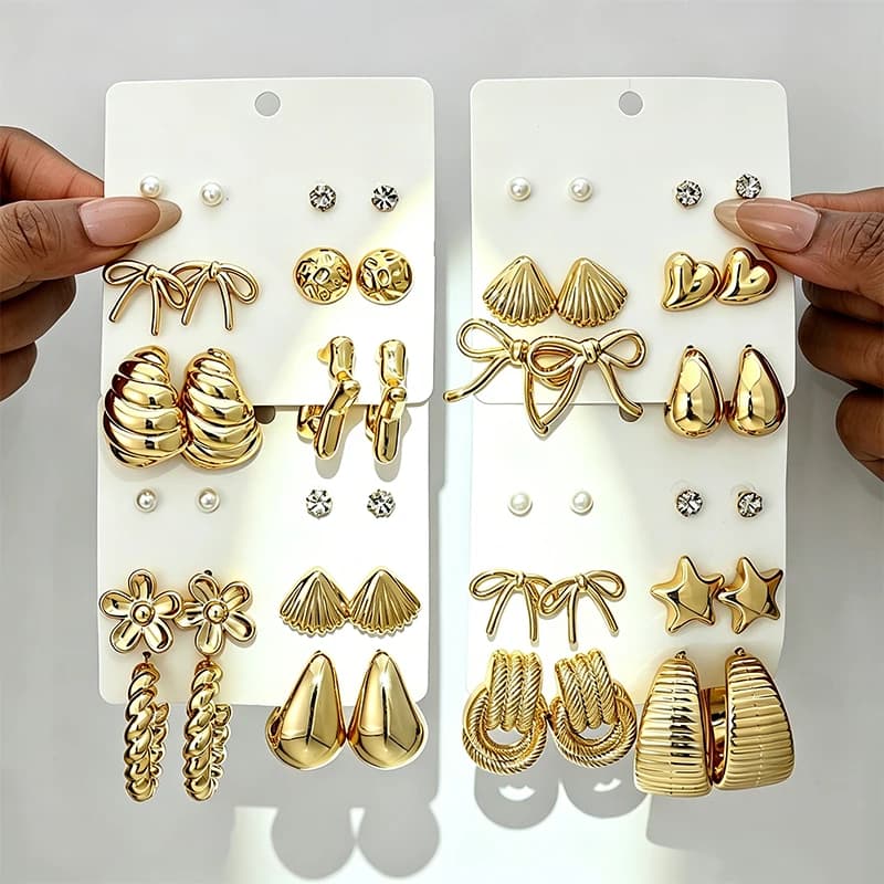 Set di 48 Orecchini Placcati Oro con Fiocco, Fiore, Conchiglia, Cuore, Perla e Cristallo, Orecchini a Perno e a Cerchio per Donne, Gioielli Vintage alla Moda, Regalo