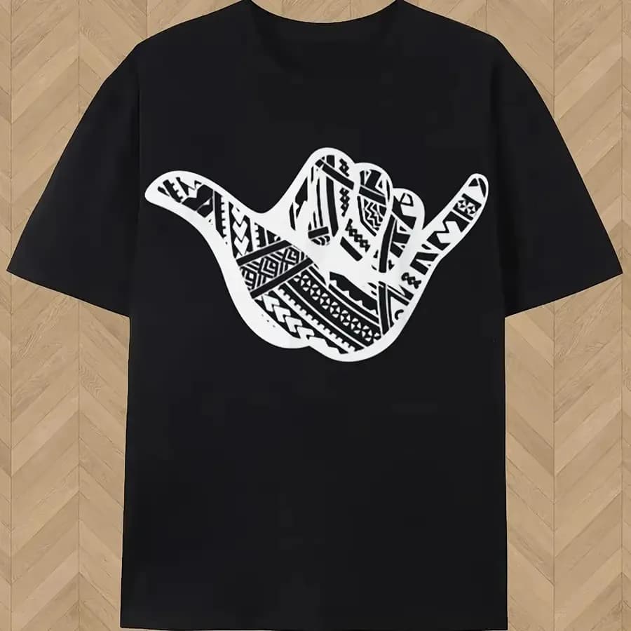 T-shirt con stampa tribale Polynesian Tattoo Shaka per uomo e donna, dal design casual ed elegante. Realizzato con materiali confortevoli,