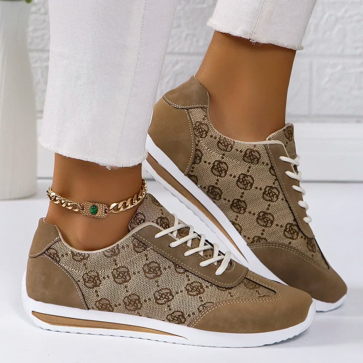 Sneakers da Donna Primaverili ed Estive di Design, Traspiranti con Cinturino Incrociato, Comode e Casual per Camminare