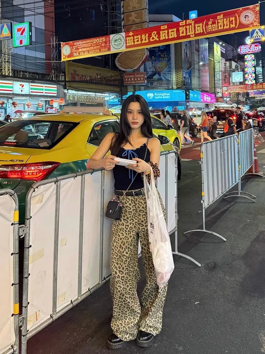 Spring 2026 Women's High Waist Wide Leg Jeans Long Floor Length Straight Leg Leopard Print Pants Slimming Effect Denim Trousers