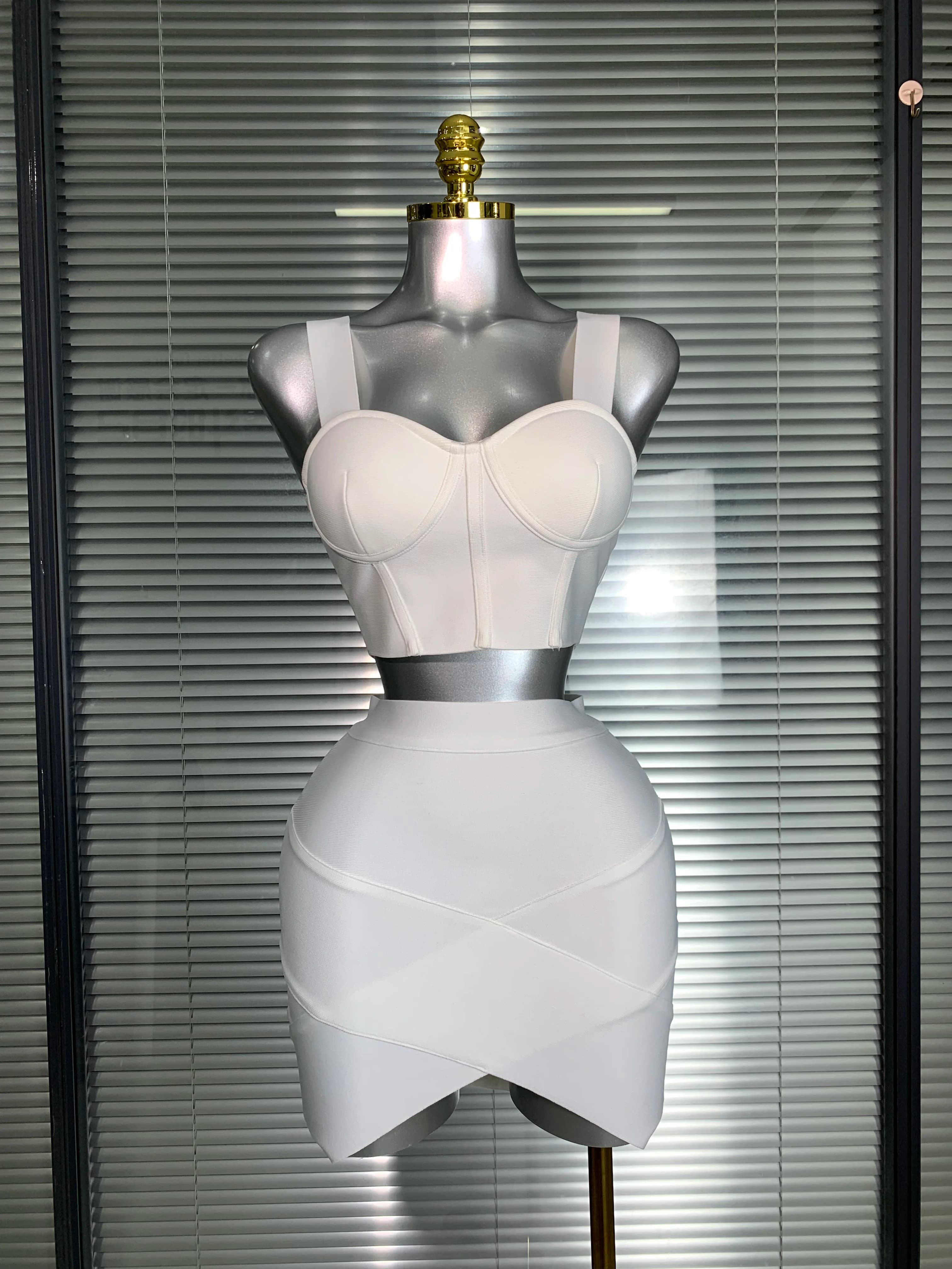 Nuovo Completo Estivo 2025 da Donna Sexy Bianco Nero Mini Bandage Due Pezzi in Maglia Elasticizzata per Serate e Feste