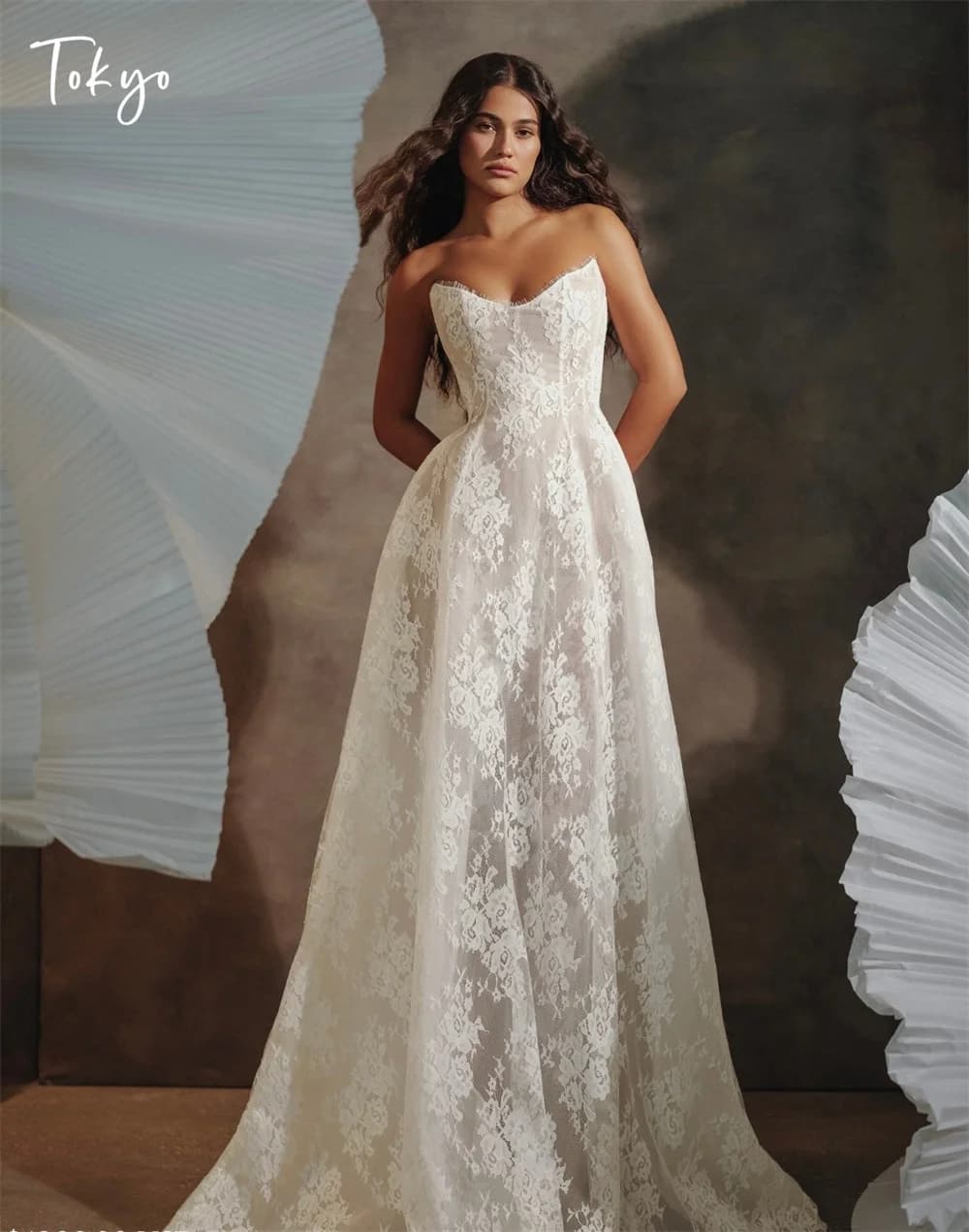Abito da sposa a trapezio bianco personalizzato Tokyo Abiti da sposa con cerniera senza maniche con fiori in pizzo 2025 Abiti da sposa senza spalline con strascico di corte
