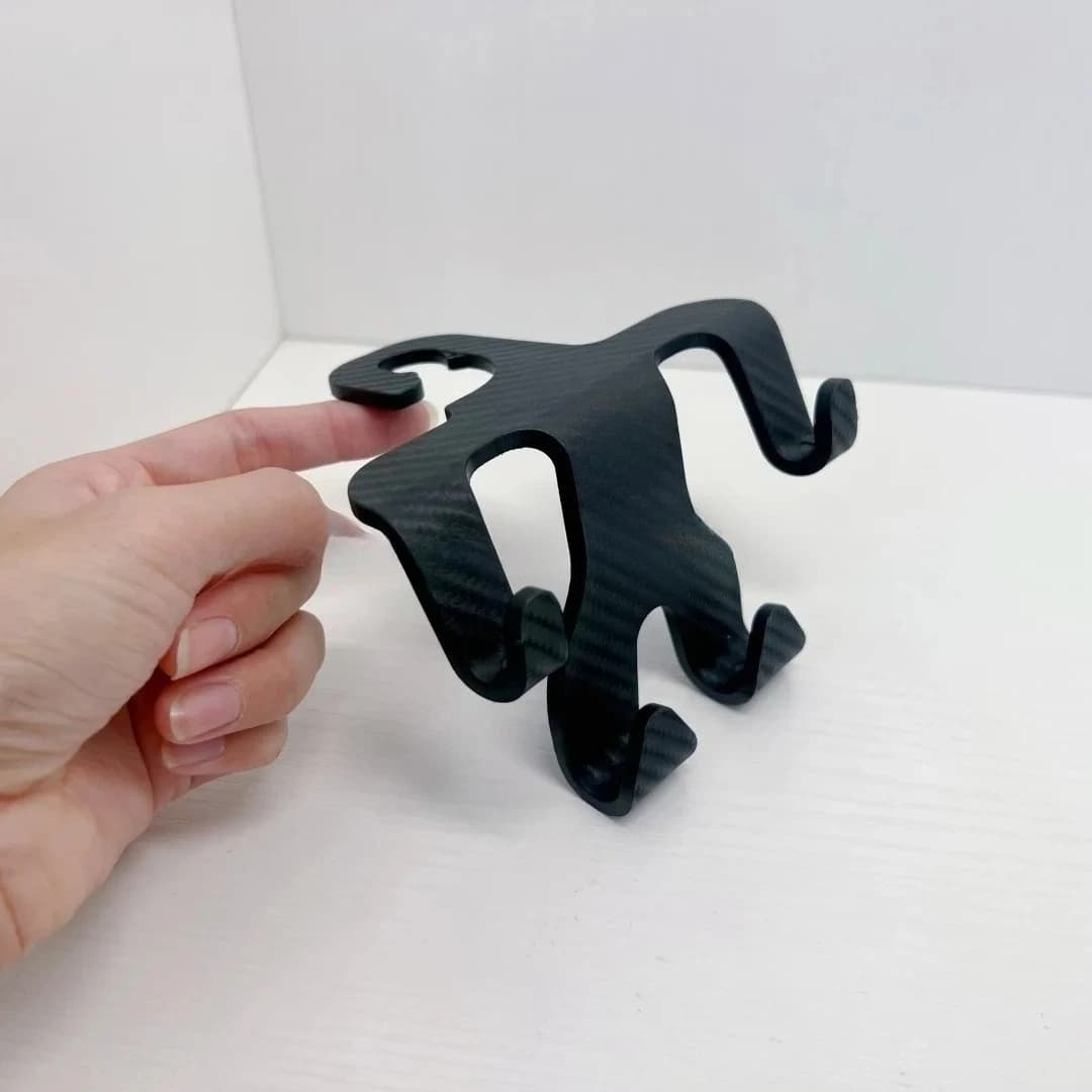 The car seat back hook interior is suitable for all car water cup holders, mobile phone holders and black double-headed hooks.