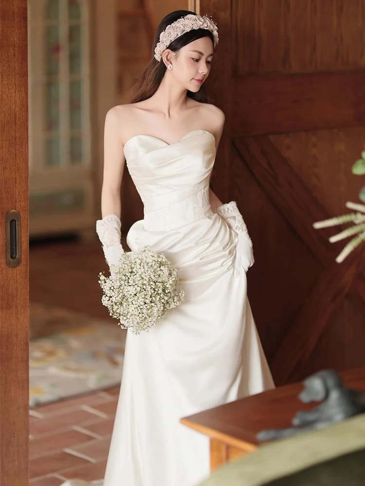 Elegant Satin Wedding Dress Bridal Gown Simple Outfit Fish Tail White Dress for Young Women in Their Late Teens And Early Twe...