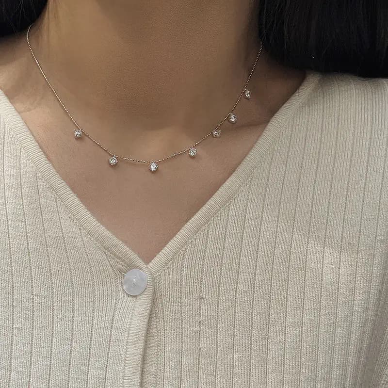 Collana con diamanti scintillanti tempestati di diamanti scintillanti in argento 925 dal design originale, regalo di gioielli con catena a clavicola di lusso leggero e squisito