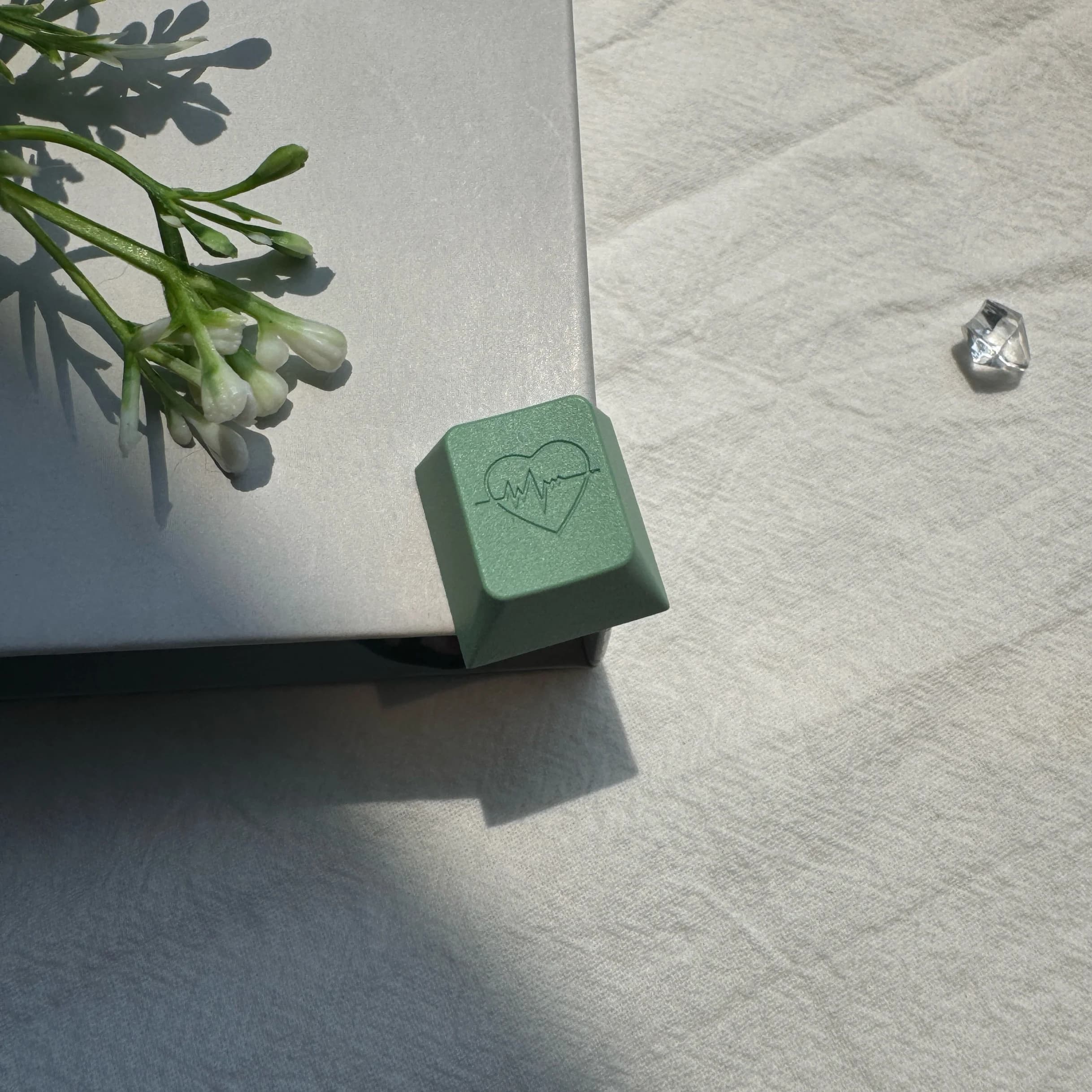 1Pc Artisan Keycap per tastiera meccanica Cherry R4 Battito cardiaco Amore Personalizzato Colore verde Lega di alluminio Metallo Personalizza ESC