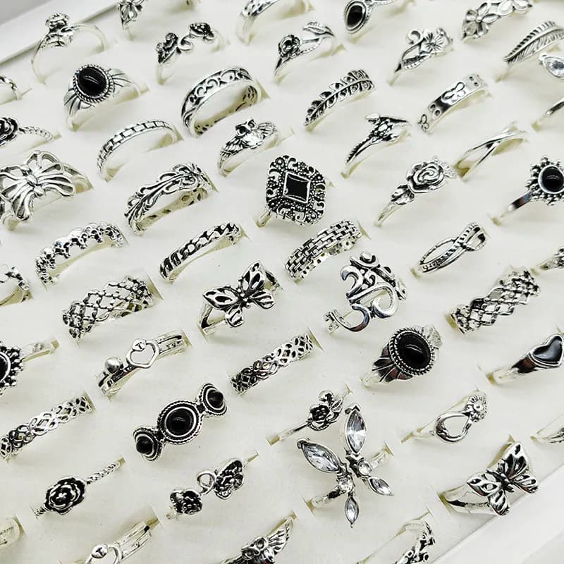 50 pz/lotto Stile Della Miscela Anelli di Barretta Vintage per Le Donne Nero Acrilico Smalto Fiore Cavo di Design Anello Ritaglio Farfalla Gioielli Ragazze