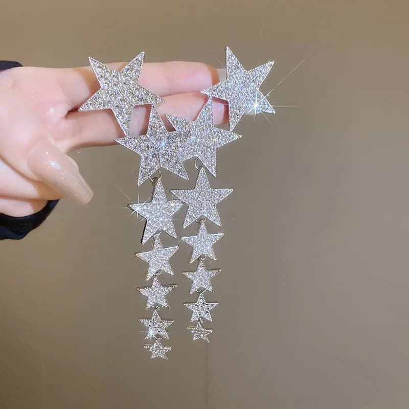 Orecchini ad ago in argento con frange lunghe e stella a cinque punte tempestata di diamanti con senso in metallo premium, temperamento di nicchia di lusso leggero