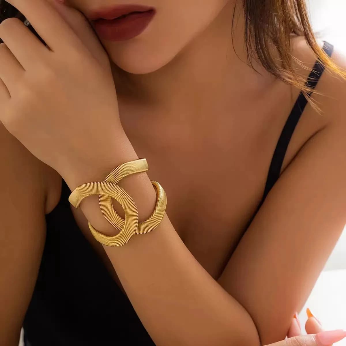 European and American spring hollow opening bracelet high-end sense simple niche bracelet fashion personality temperament jewelry women