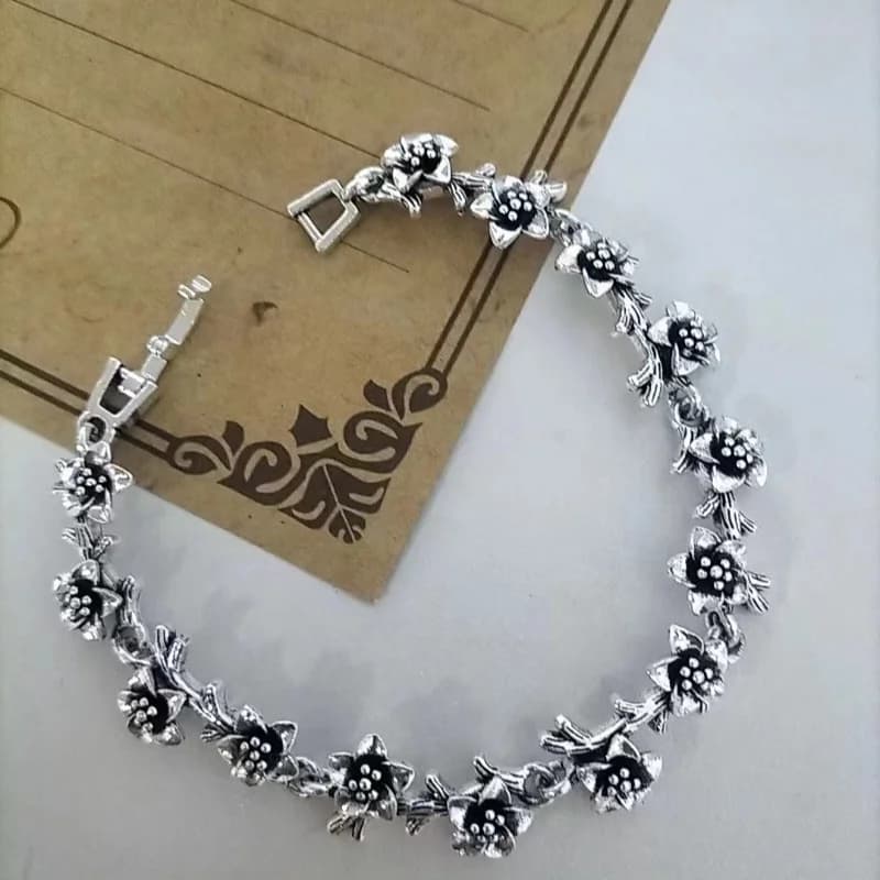 Simple and Fashionable Flower Bracelet Retro Rose Bracelet Simple and Elegant Jewelry Simple and Stylish
