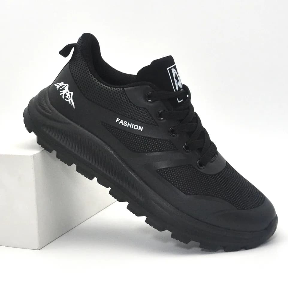 Nuovi uomini scarpe sportive casual sneakers leggere e traspiranti scarpe da corsa nere in mesh per esterni scarpe da passeggio per tennis da jogging atletiche