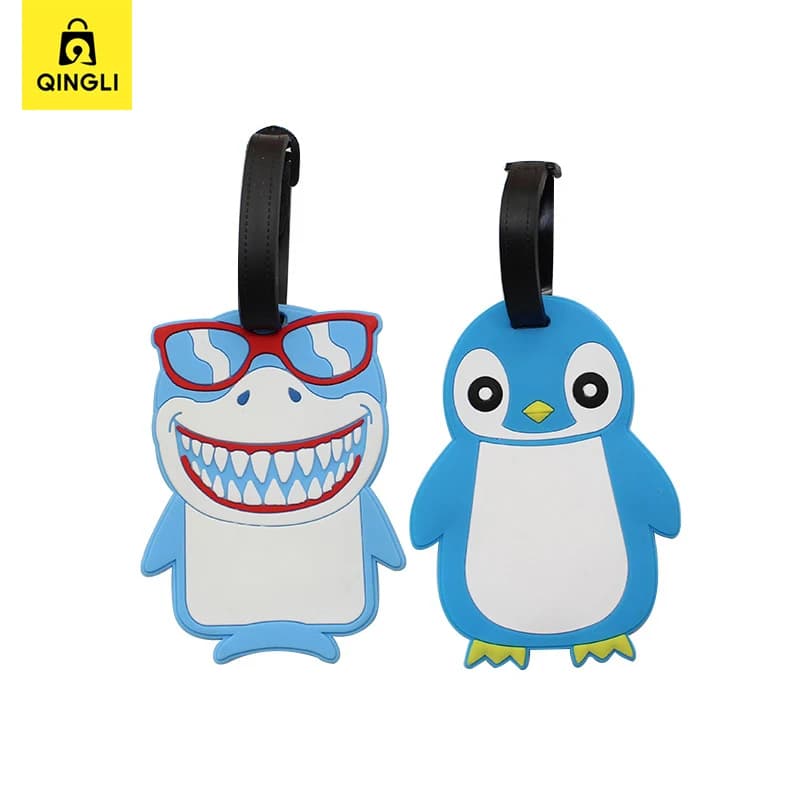 Etichetta per bagagli con animali dei cartoni animati Simpatico pinguino blu con immagine di squalo Etichetta per bagagli Accessori da viaggio Porta indirizzo ID valigia d'imbarco