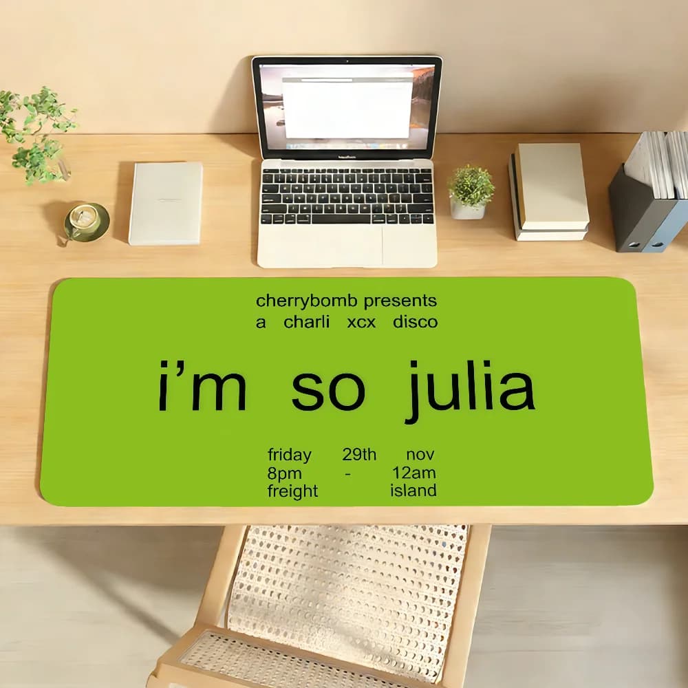 Singer C-Charli XCX Mouse Pad Tappetino da scrivania antiscivolo Accessori per PC e laptop Tastiera da ufficio in gomma Decorazione per giocatori di grandi dimensioni