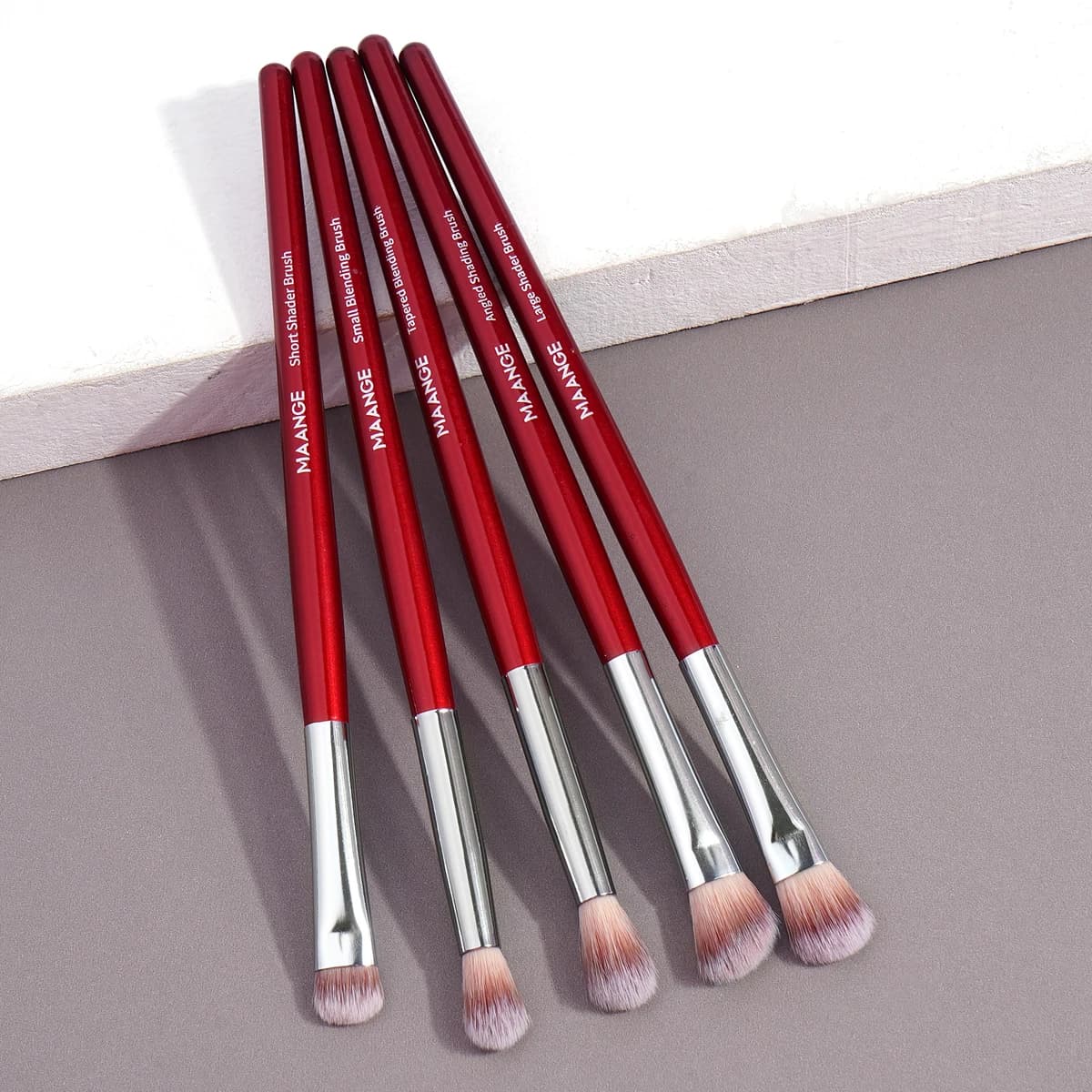 MAANGE 5PCS Set di pennelli per trucco ombretto Pennello per correttore Cosmetico per occhi Setole morbide Pennello per shader Strumenti portatili per il trucco di bellezza