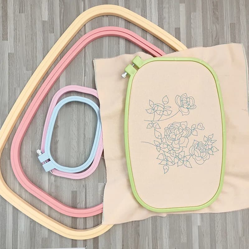 Colore casuale Cerchio quadrato Accessori per cucire a mano Kit punto croce regolabile 1 pezzo Cerchi da ricamo Strumento elasticizzato ricamato