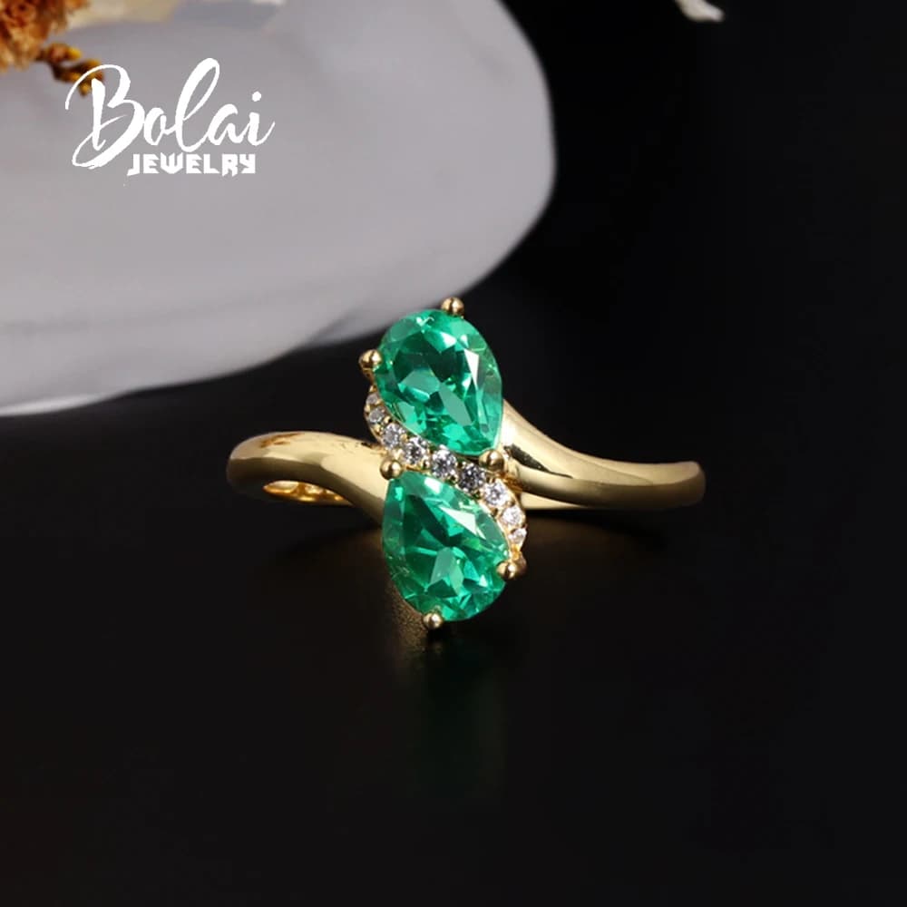 Anello leggero e lussuoso ed elegante in oro giallo 18 carati su S925 Smeraldo creato Nano gioielli per regali di compleanno e feste da donna
