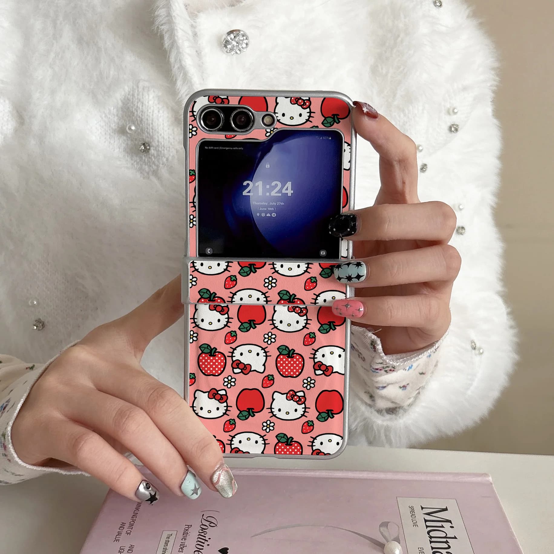 Nuova custodia per telefono Hello Kitty per Samsung Galaxy Z Flip 7 6 5 4 3, graziosa con motivo a mela rosa, cover pieghevole Kawaii antiurto protettiva