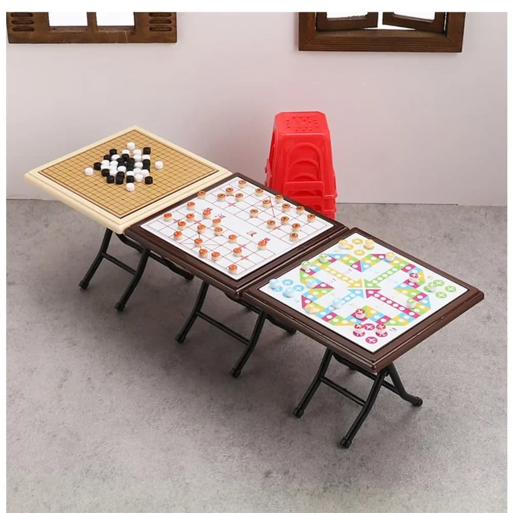 Set di Scacchi in Miniatura 1/12 con Tavolo e Sedie, Accessori Decorativi per Casa delle Bambole, Mini Scacchi per Casa delle Bambole