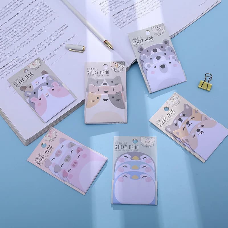 45 Fogli/Confezione di Note Adesive Kawaii a Tema Cartoni Animati - Blocchetti Memo con Pinguino, Maiale, Orso, Gatto, Cancelleria Carina per Studenti, Forniture per Ufficio, Regalo