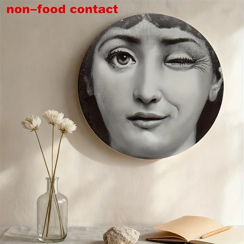 Piatto Decorativo in Ceramica Moderno con Ritratto Femminile - Piatto Rotondo Bianco e Nero per Esporre Foto su Parete o Tavolo