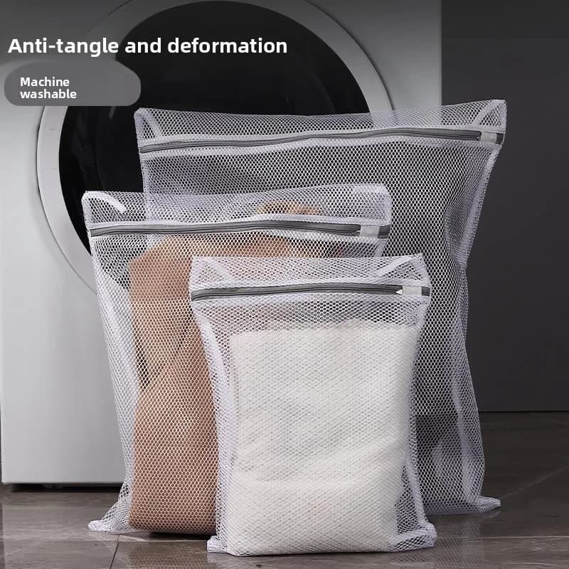 Anti-deformation laundry bag for washing sweaters, underwear, down jackets, with mesh pocket, for washing and care of clothes at home.