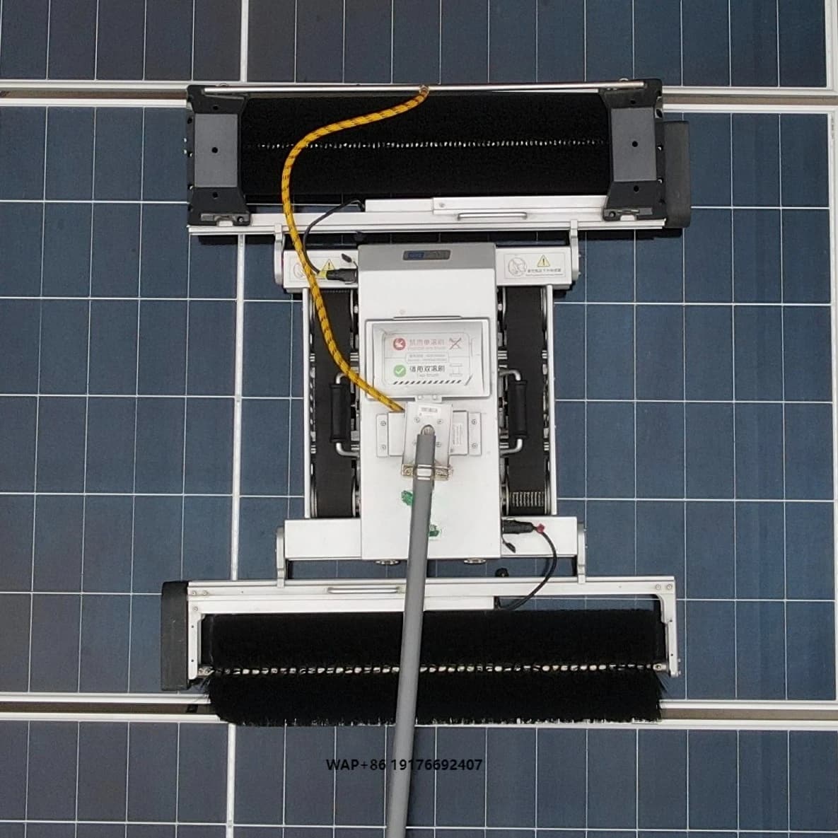 Robot di Pulizia per Pannelli Solari Completamente Automatico, Design Speciale per Pannelli Solari su Tetti, Macchina per Pulizia Pannelli ad Alta Efficienza
