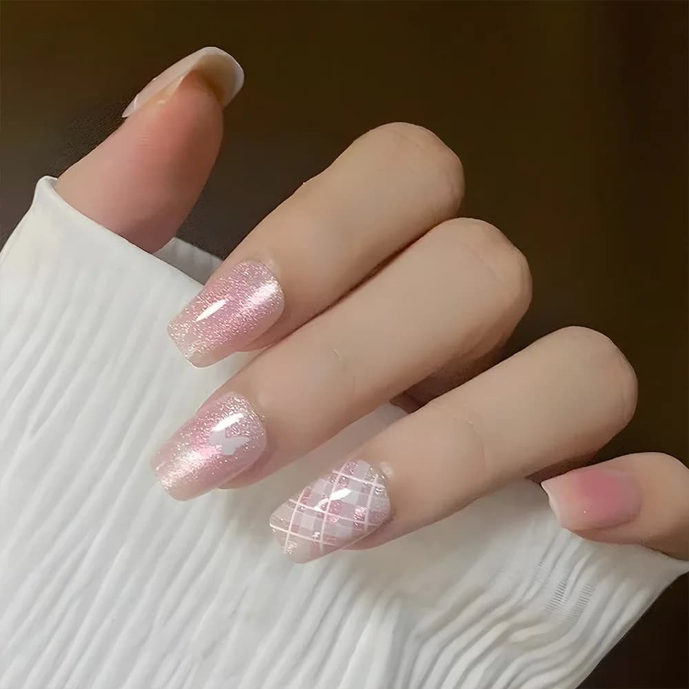 Nuove Unghie Finte 2026 con Effetto Occhio di Gatto Rosa e Fiocco - Design Dolce e Delicato