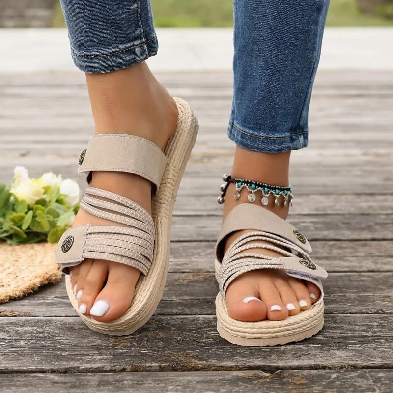 Nuove Ciabatte Estive da Donna 2026, Nuova Moda Tinta Unita, Punta Rotonda, Traforate, Leggere, Scarpe Femminili Casual e Comode, Sandali