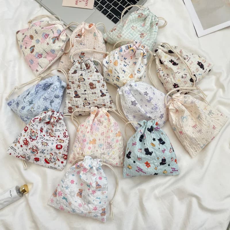 1 bag for cosmetics with embossed animated carton, cute portable cosmetic bag, for make-up and accessories