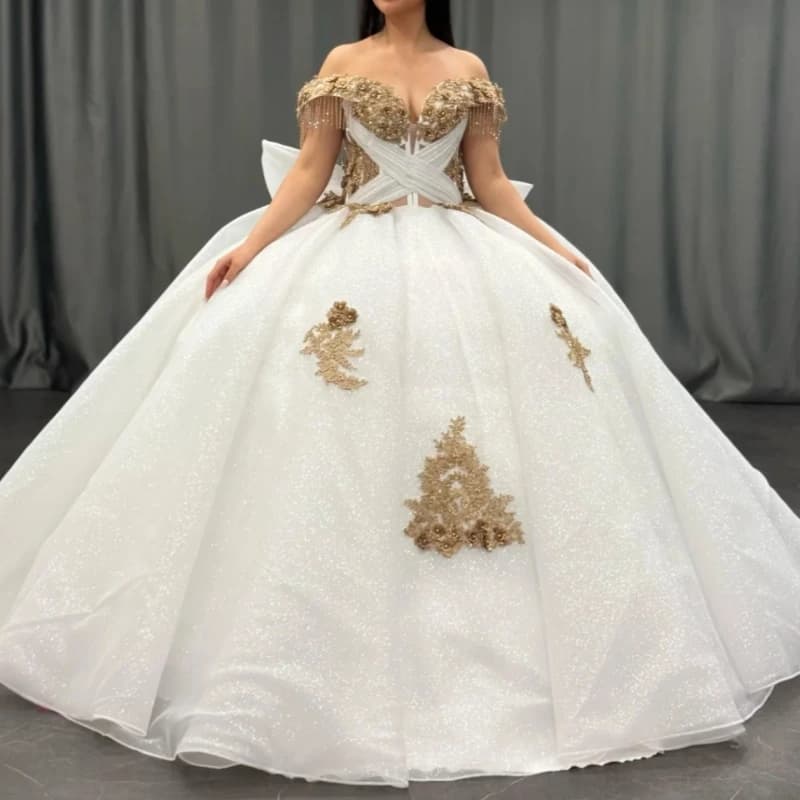 Abiti Quinceanera bianchi lucidi Abito da ballo con spalle scoperte Abito dolce 16 Applique Fiore Perline Tull di cristallo Festa di compleanno Vestid