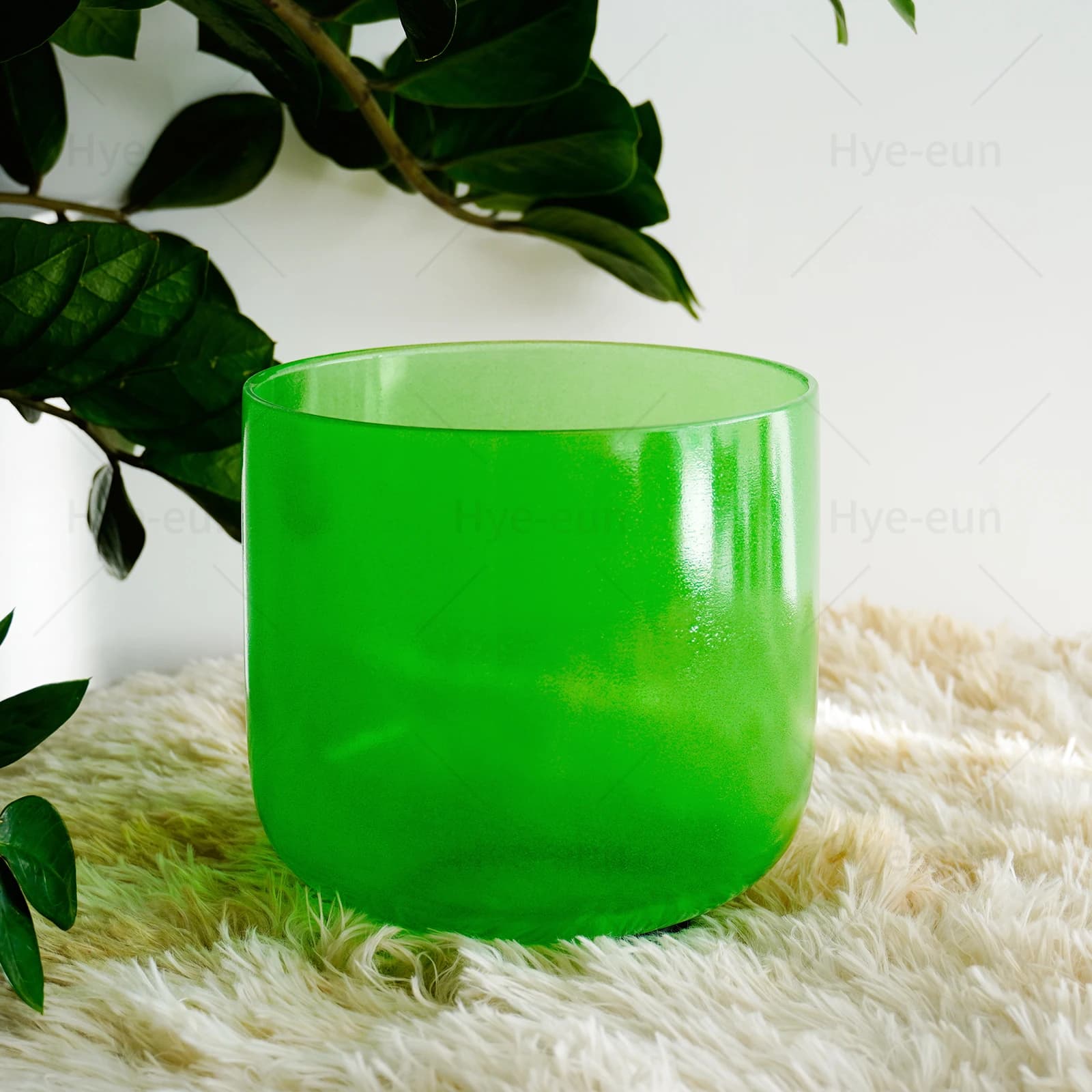 Hye-eun 9inch Translucent Green Crystal Singing Bowl Professional Musical Instruments Clear Quartz Chakra Bowl for Sound Healing