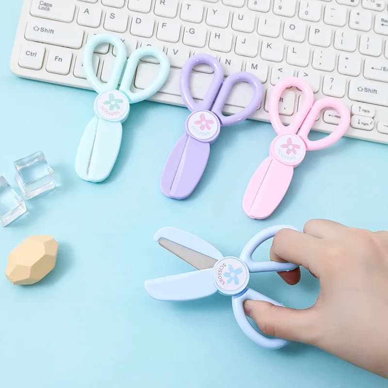 Forbici fatte a mano che non danneggiano le mani, forbici di sicurezza in plastica con testa rotonda colorata, forbici per carta di piccole dimensioni che fanno risparmiare fatica.
