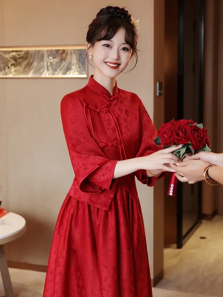 Abito da sposa cinese rosso ricamato, abito lungo per la cerimonia di ritorno a casa e la cerimonia del calice, abito da sposa nuovo