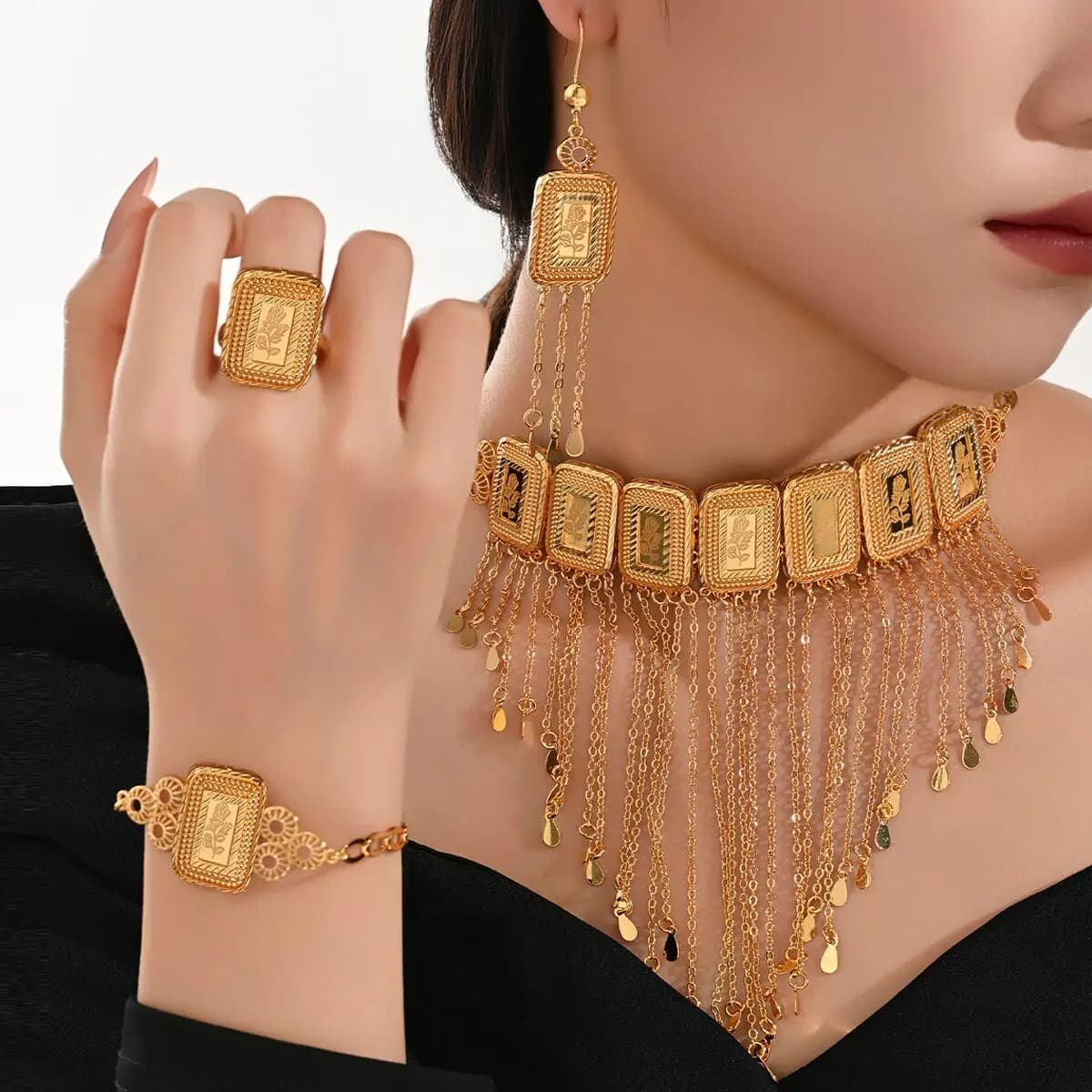 Collana personalizzata placcata oro 24 carati Dubai alla moda, orecchini, anelli, bracciali, set di gioielli per feste di nozze per gli amanti DD10745