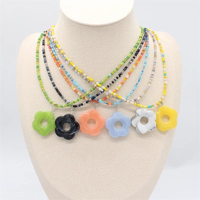 Women's Acrylic Flower Pendant Necklace with Bohemian Seed Beads Necklace with Korean Flower Shape Pendant Accessories for Women's Handmade Jewelry