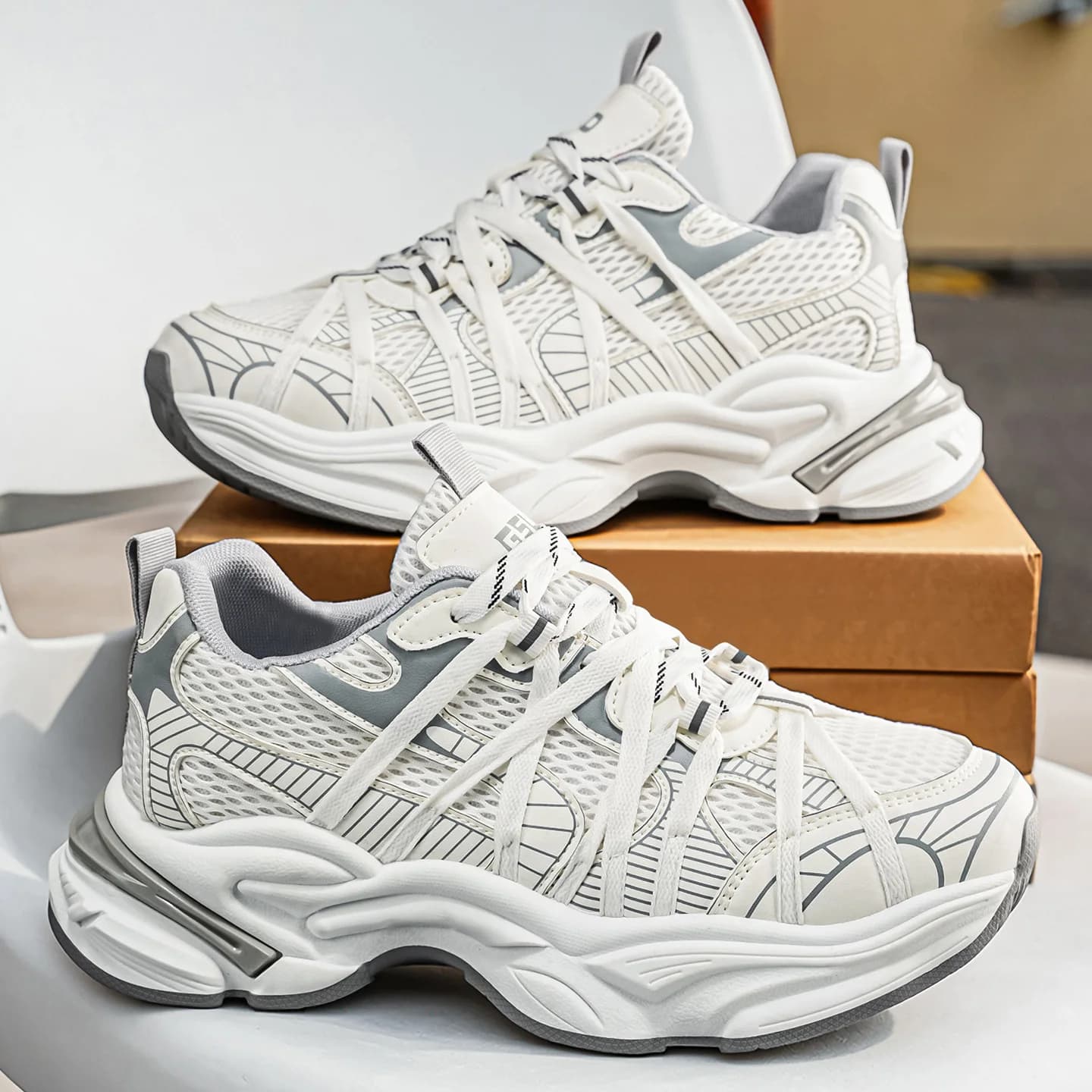 Spring Men's Shoes New Breathable Mesh Sports Shoes Men's Korean Version of All Matching Thick Sole Leisure Running Shoes Men
