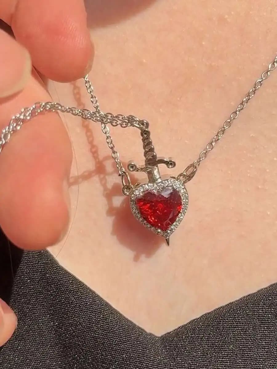 Collana con ciondolo creativo a forma di spada con strass per donna, regalo elegante per anniversario e compleanno