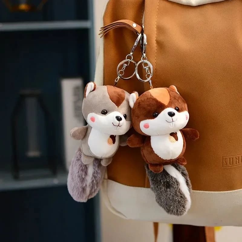Simpatico Peluche di Scoiattolo con Coda Grande e Denti a Vista, Ciondolo Piccolo per Portachiavi Auto e Zaino Scolastico