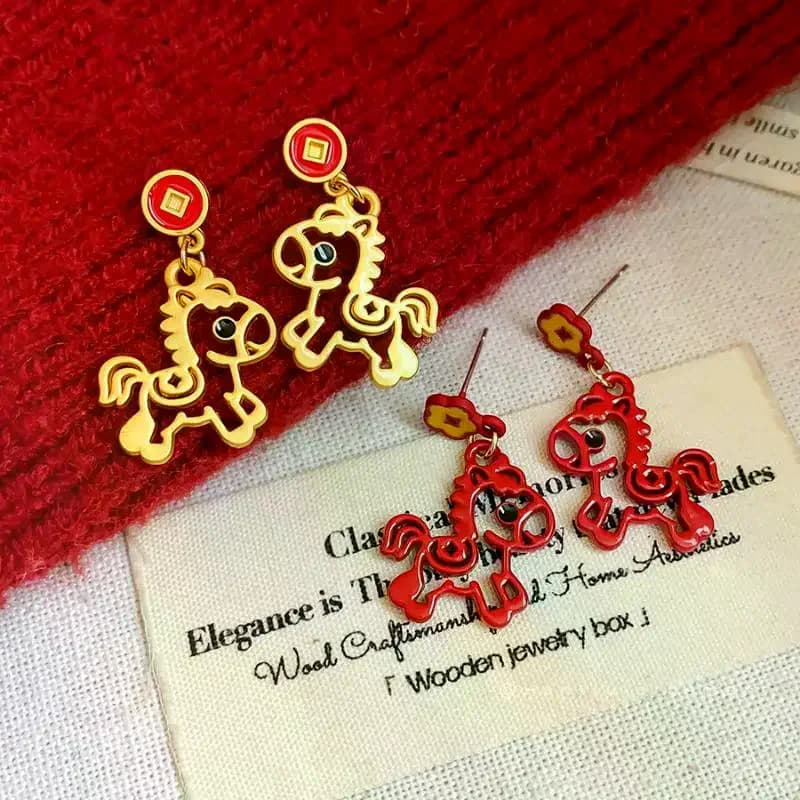 Orecchini di pony vuoti con olio a goccia delicato e adorabile Anno del cavallo Orecchini semplici dolci Regali di accessori per gioielli di Capodanno