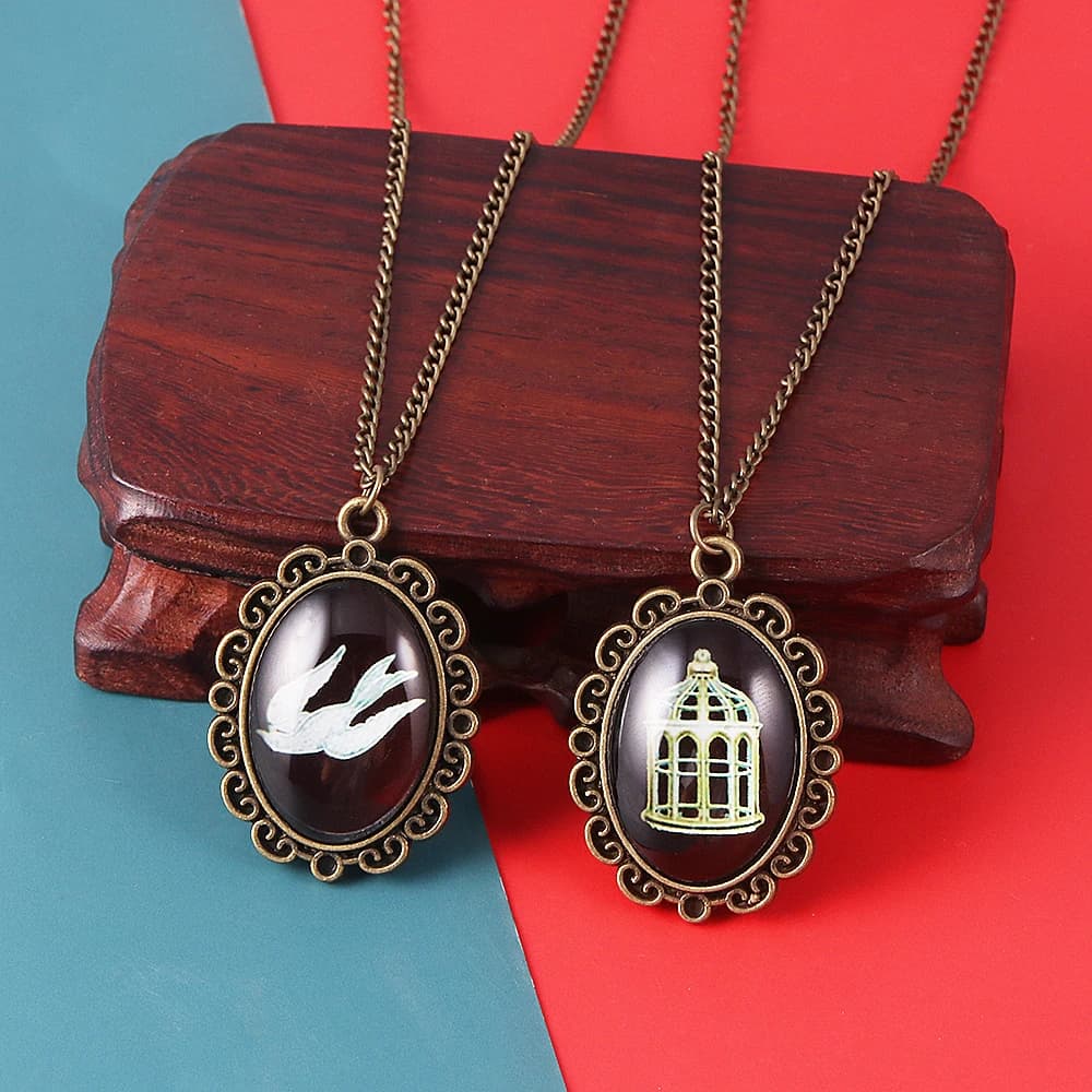 Gioco BioShock Collana infinita Puntelli da gioco Elizabeth Piccione Gabbia per uccelli Ciondolo in lega per accessori per gioielli da donna Regali