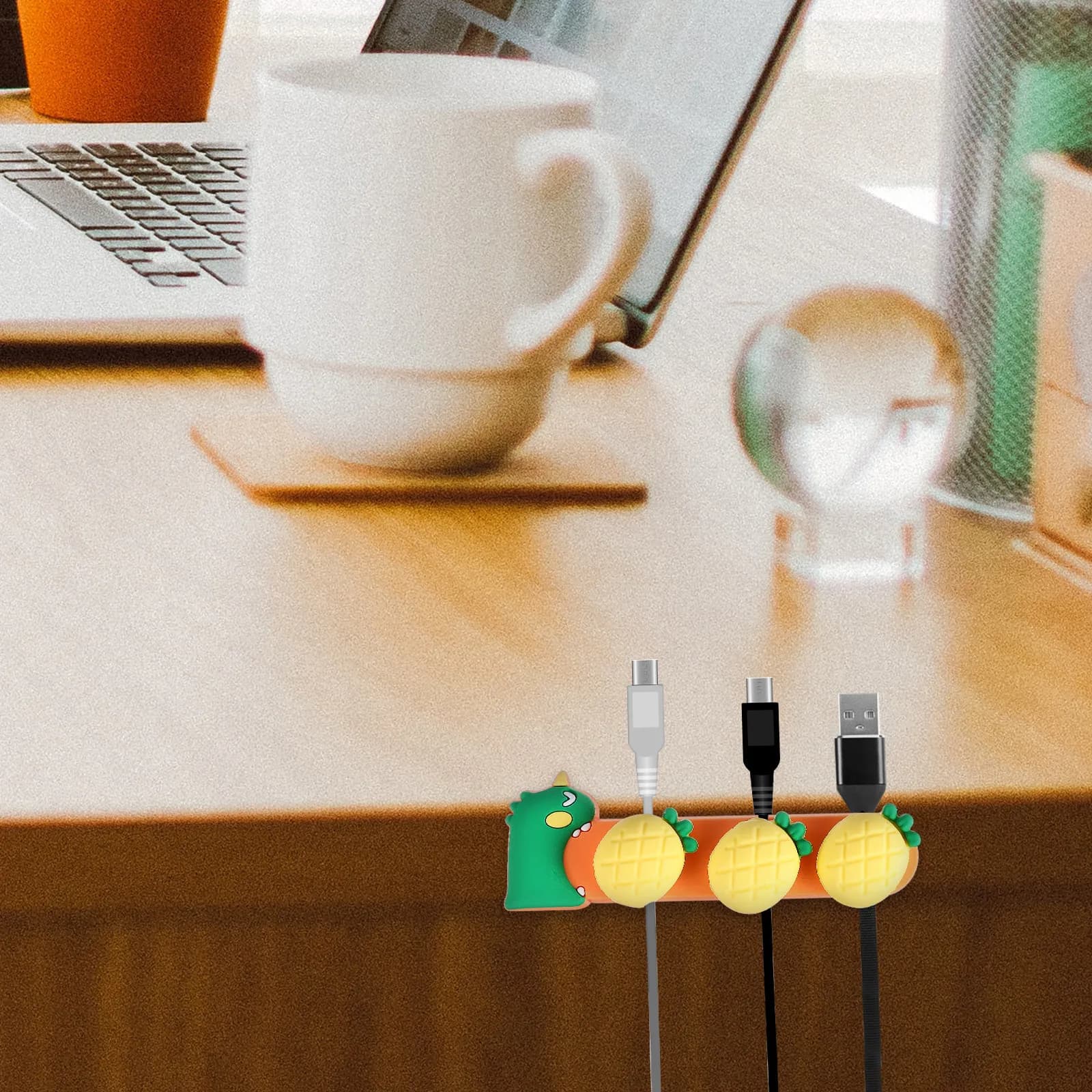 Supporto Magnetico per Cavi Design Ananas Cartone Animato, Organizzatore Autoadesivo per Cavi USB, Micro USB, Audio e Alimentazione per Scrivania e Auto