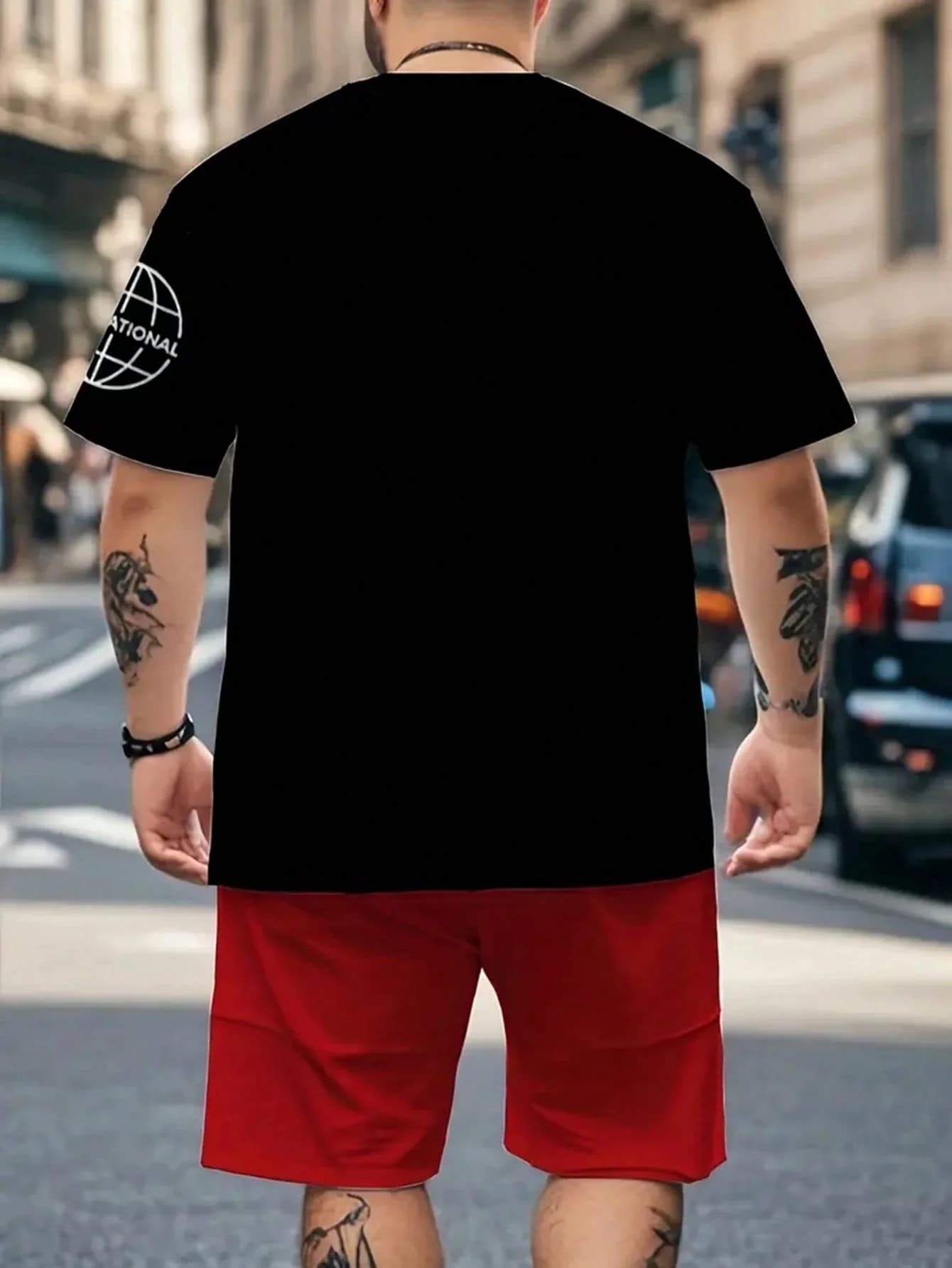 Completo Sportivo da Uomo Taglie Forti 2 Pezzi: T-Shirt Nera e Pantaloncini Rossi con Stampa Digitale